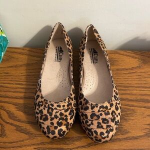 New Cliffs by White Mountain-Clara leopard print flat slip on shoes size 6